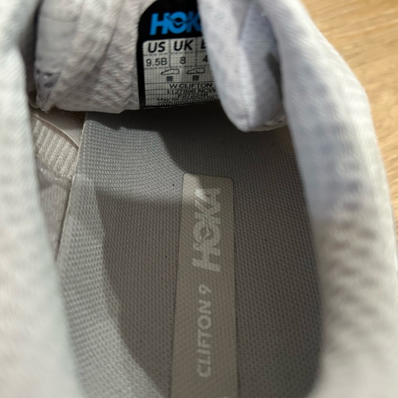 HOKA One One Clifton 9 women’s size 9.5 - Picture 8 of 8